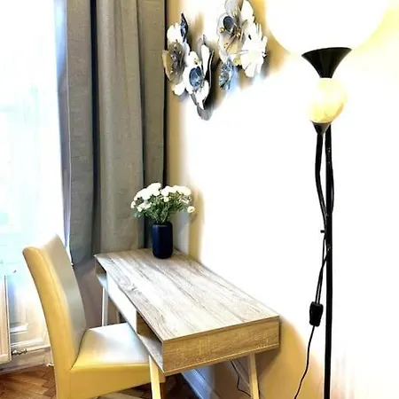 L4 Centre Stylish Flat *