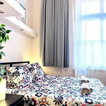 L4 Centre Stylish Flat Будапешт