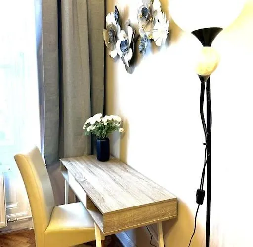 L4 Centre Stylish Flat *