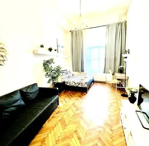 L4 Centre Stylish Flat